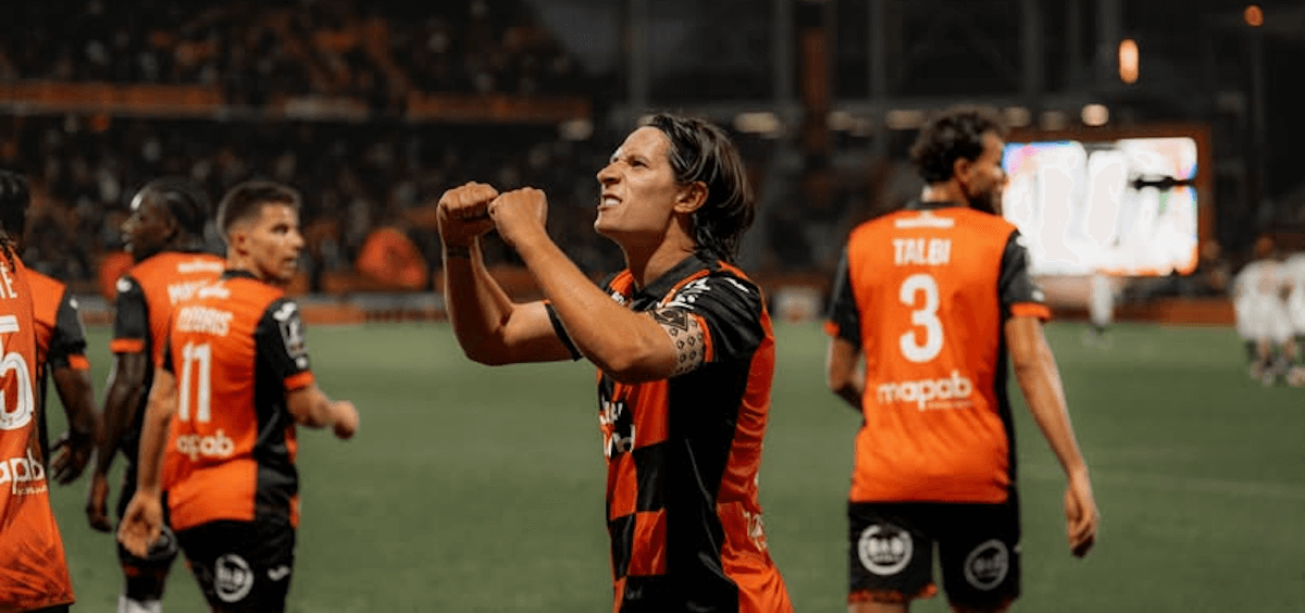 法甲新年首战：洛里昂主场迎战梅斯，主队势头正盛能否痛击副班长？