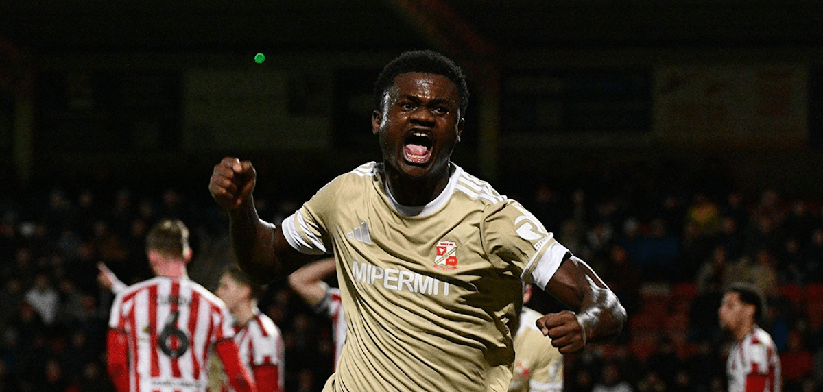 足总杯激战：萨尔福德城 vs 斯文登，谁能主宰主场？