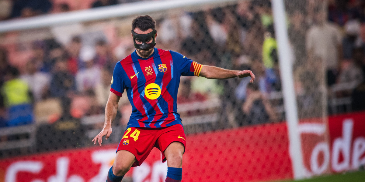 西超杯决赛：巴萨皇马国家德比再燃战火，谁能问鼎2026首冠？