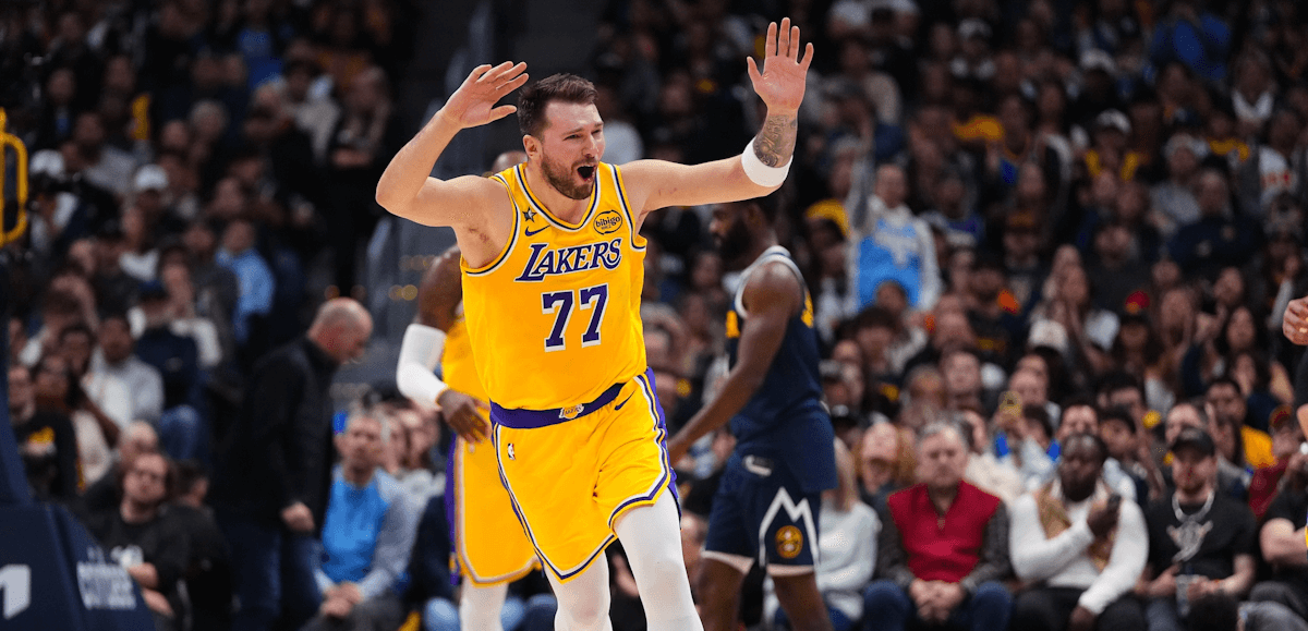 湖人惊天逆转掘金：东契奇三双闪耀，斯玛特第四节爆发